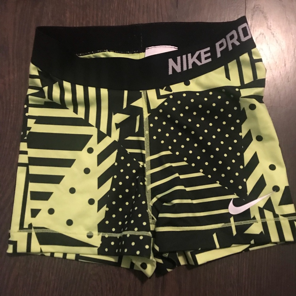 Women’s Nike Pro Shorts - Size XS